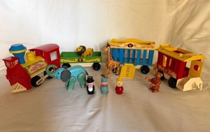 Vintage Fisher-Price Circus Train No. 991 Pull Toy Set Animals Cars