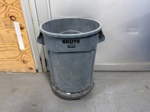 20 Gallon Trash Can on Wheels