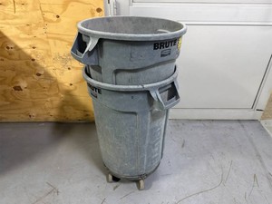 Rubbermaid Vented Wheeled BRUTE Container 32 Gallon (lot of 2)