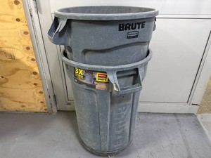 Rubbermaid Vented Wheeled BRUTE Container 32 Gallon (lot of 2)