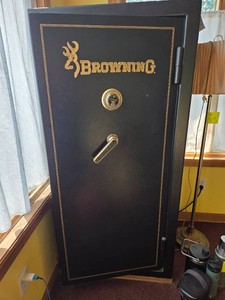 BROWNING SAFE WITH DEHUMIDIFIER