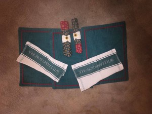 Williams Sonoma Kitchen Towels, Placemats, and Cloth Napkins - Lot of 7