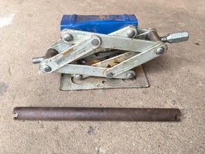 Mechanical Scissor Lift Jack with Top Saddle with Crank Bar