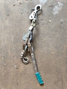 Hand-Operated Cable Puller