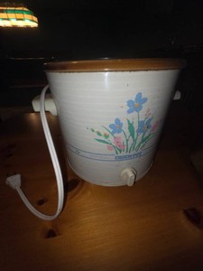 Vintage Crockpot and Mini Fryer