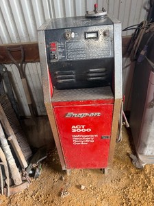 Snap-On ACT 300 (Refrigerant Recovery Recycling System)