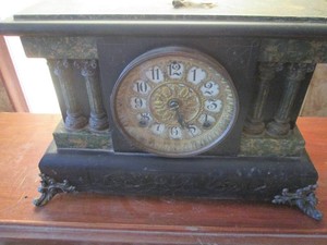 Vintage Seth Thomas Tuscan style mantle clock