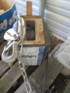 Dayton electric wire cable winch hoist with short chain 9model 4Z327A