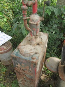 Vintage metal oil dispenser station