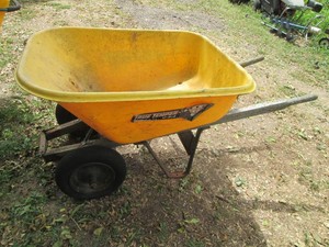 True Temper 8cu ft poly bucket wheelbarrow