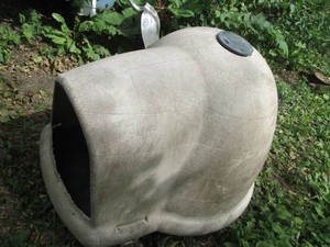 Igloo style dog house