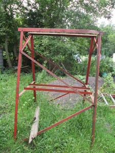 Metal framed bulk tank stand