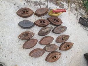 Bundle of assorted vintage sad irons