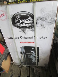 Bradley Original Smoker model BS611-120v