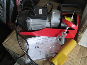 Chicago 220lb capacity electric single cable hoist