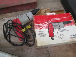 Milwaukee self drilling tapping screwdriver