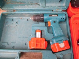 Makita cordless drill with 2 batteries no charger in hardside case