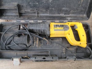 Dewalt electric sawzall in hardside case no plug end