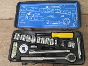 38in and 14in SAE and Metric socket set with ratchet and driver