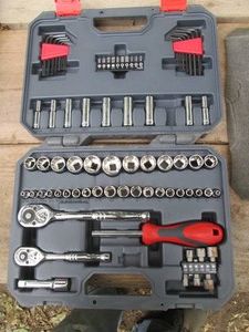 Metric deep and shallow socket and Ratchet set