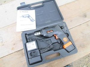 Regitar 7.2v cordless reversible drill with battery and charger