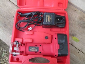 Tough test 18v cut out tool with battery and charger