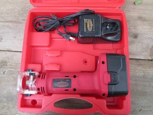 Tough test 18v cut out tool with battery and charger