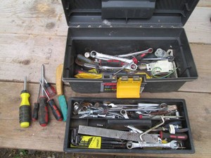 Rubbermaid 16.4in toolbox 2mwith a wide variety of assorted hand tools