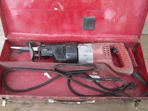 Milwaukee heavy duty super sawzall in metal case