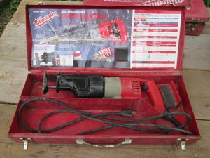 Milwaukee heavy duty super sawzall in metal case