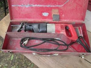 Milwaukee heavy duty super sawzall in metal case