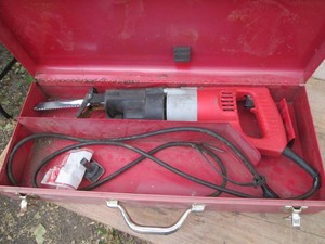 Milwaukee heavy duty super sawzall in metal case