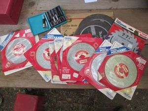 Variety of assorted cut off wheels, driver bits and saw blade