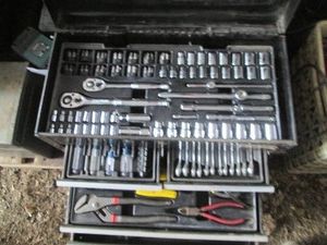Wel-bilt 22in metal tool box loaded with sockets, wrenches, screwdrivers, pliers and more