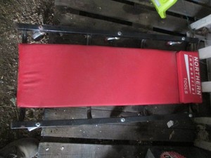 Northern Industrial Tools padded mechanics creeper