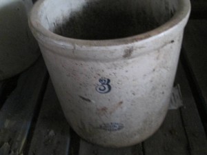 3-gallon Red Wing Stoneware crock with stress crack