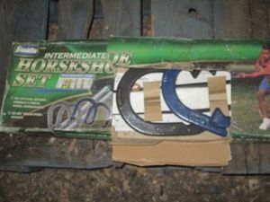 Franklin intermediate metal horse shoe set