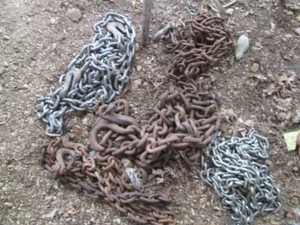 Bundle of assorted chains