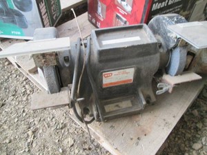 Portable Wen 6in bench grinder
