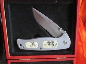 Wildlife themed pocket knife in wood box