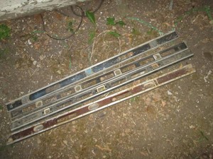 Pair of wood and pair of metal 48in construction levels