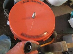 Pneumatic air auto retracting hose reel