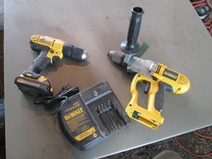 Dewalt 20v cordless drilldriver and hammer drill with 1 battery and charger
