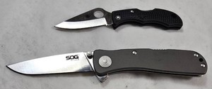 Spyderco Ladybug 3 & SOG Twitch II Folding Knife Lot  2 Knives