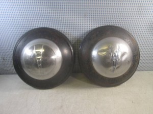 (CSB) 2 Vintage 1930s Ford V8 Hubcaps