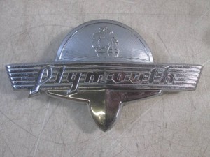 (FS) Vintage 1930s 1940s Plymouth Sailing Ship Trunck Emblem