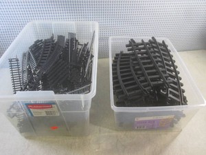 (BS) 2 Containers of Train Track
