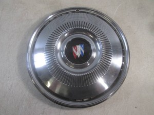 (D-3) Vintage 1968 Buick Skylark NOS 14 Hubcap