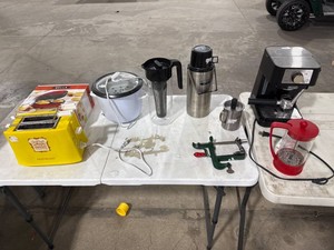 Kitchen Small Appliances & Tools Lot