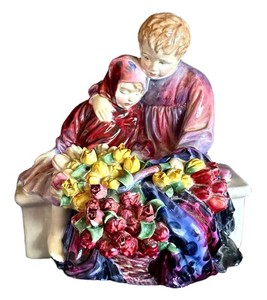 LR - Children Figurine - Royal Doulton Flower Sellers 44-1342